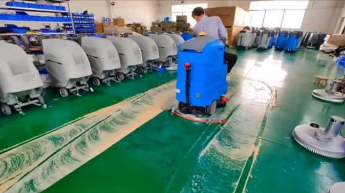 伊犁2023年还在用人工的物业保洁不妨试试洗地机吧